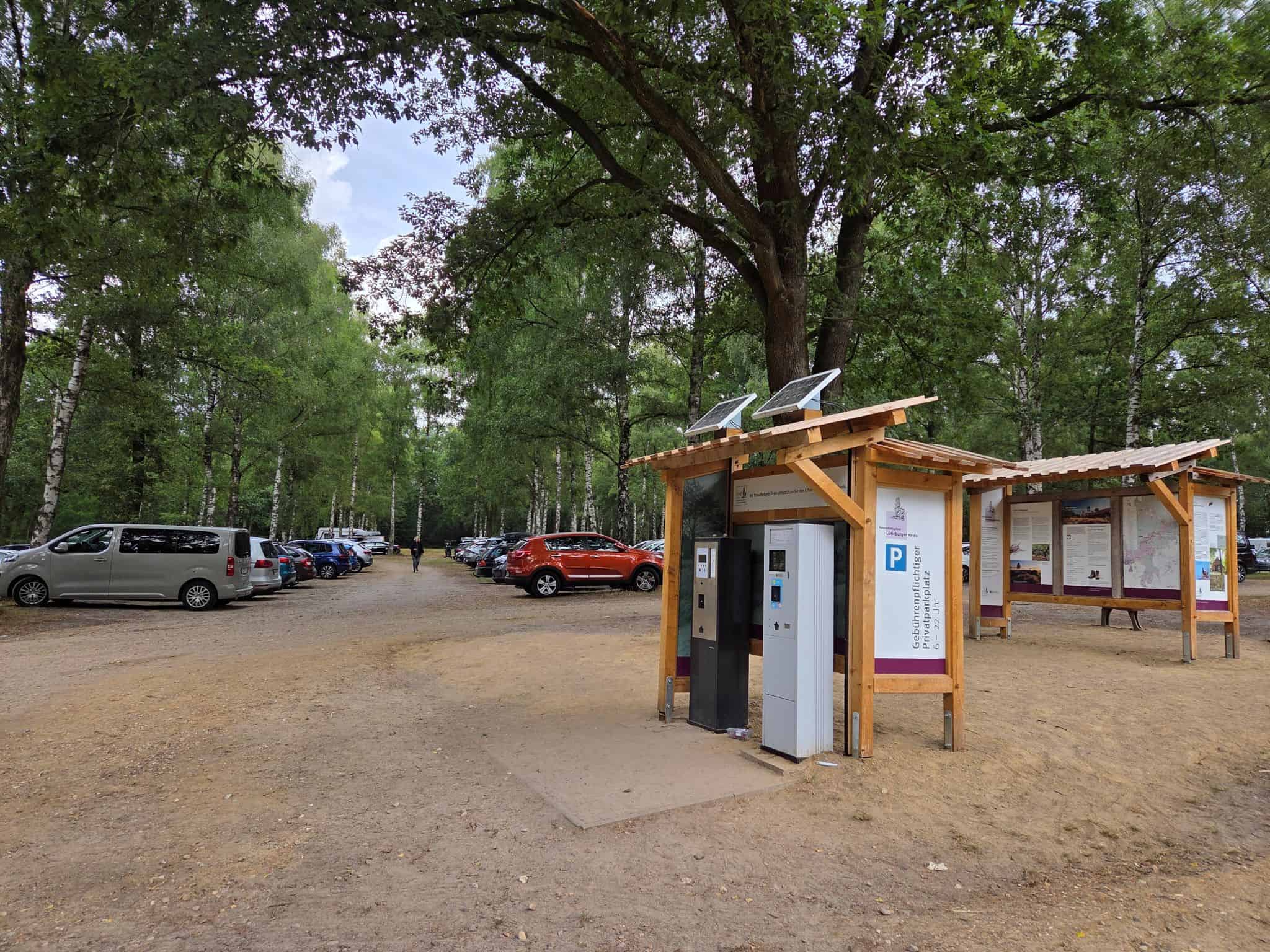 Parkplatz Niederhaverbeck mit Infotafeln
