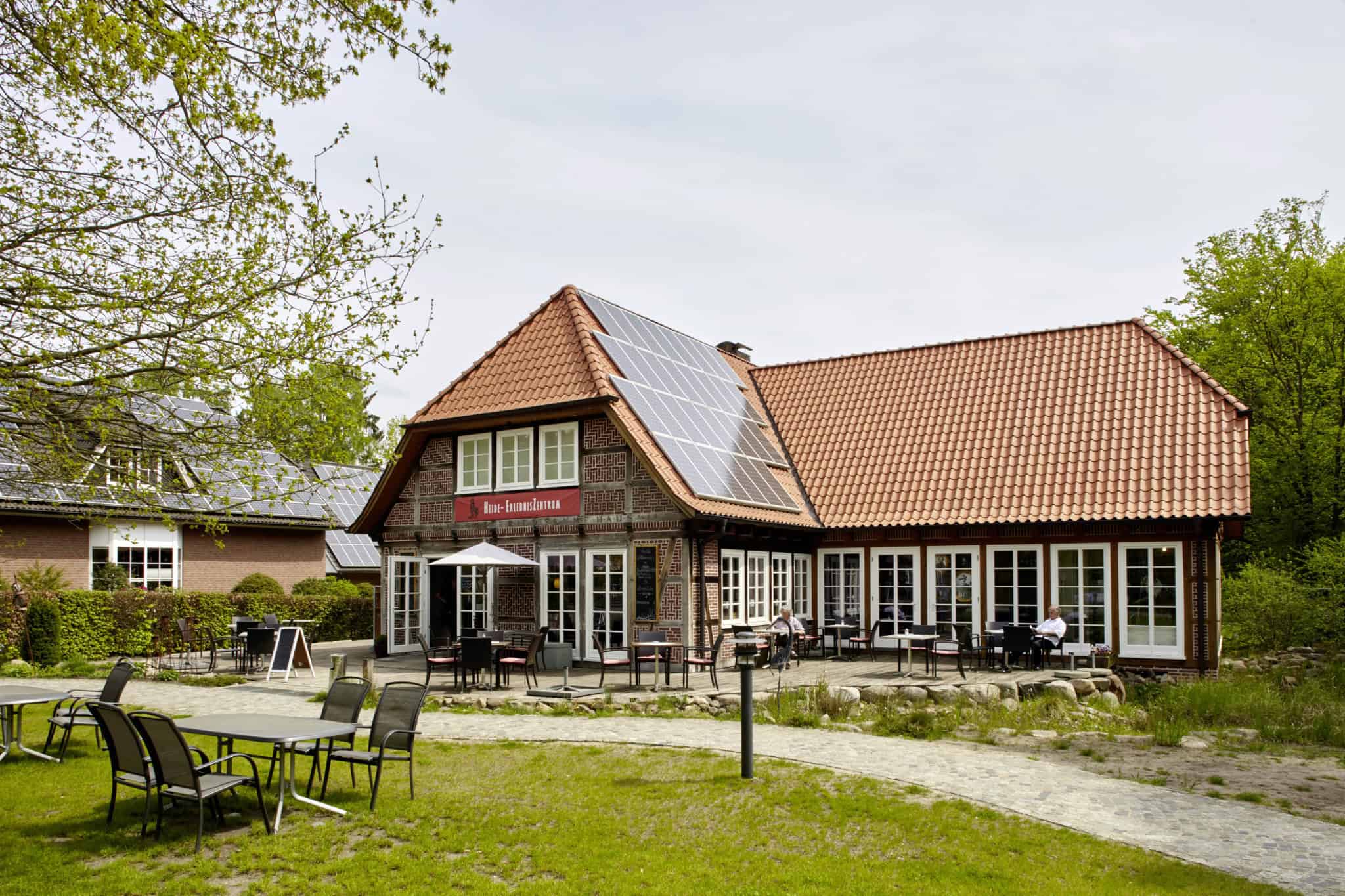 Heide-ErlebnisZentrum in Undeloh mit Photovoltaikanlage | Foto: Christian Burmester