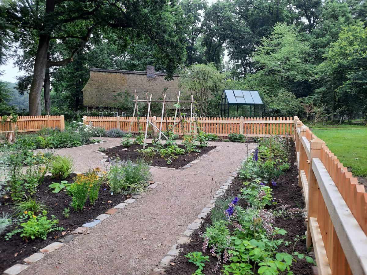 Hillmershof Bauerngarten Beete
