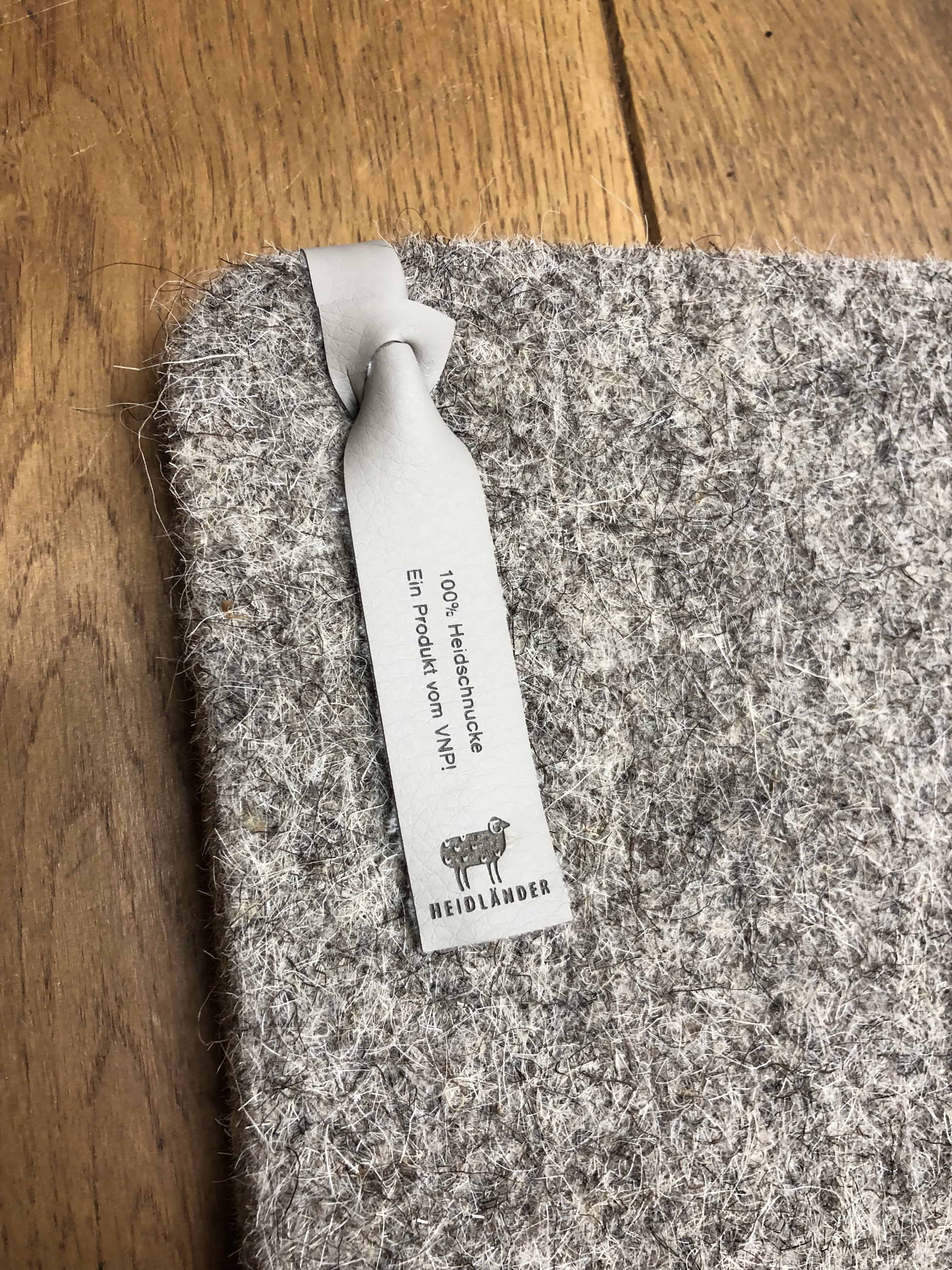 Filzkissen mit Label Heidländer