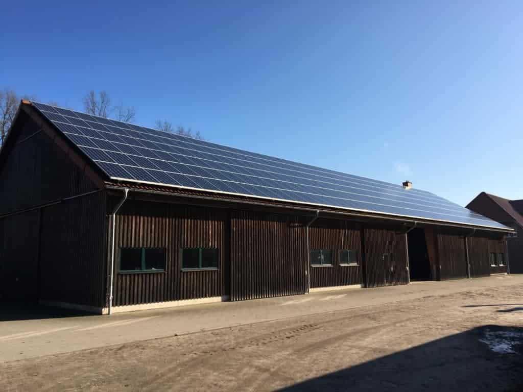 Maschinenhalle Hof Tütsberg mit Photovoltaik