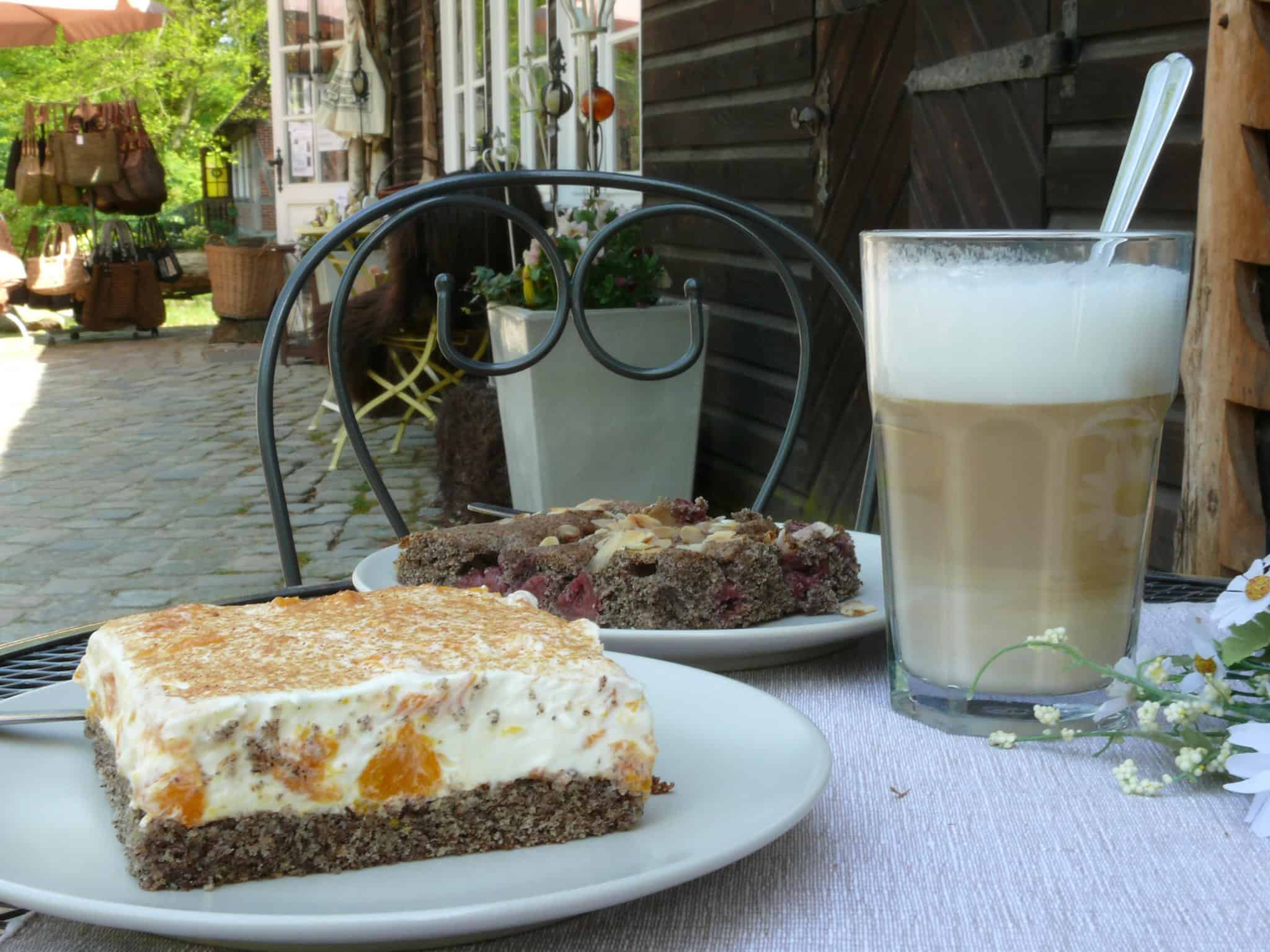 Selbstgebackene Kuchenspezialitäten aus Buchweizen in der Milchhalle in Wilsede