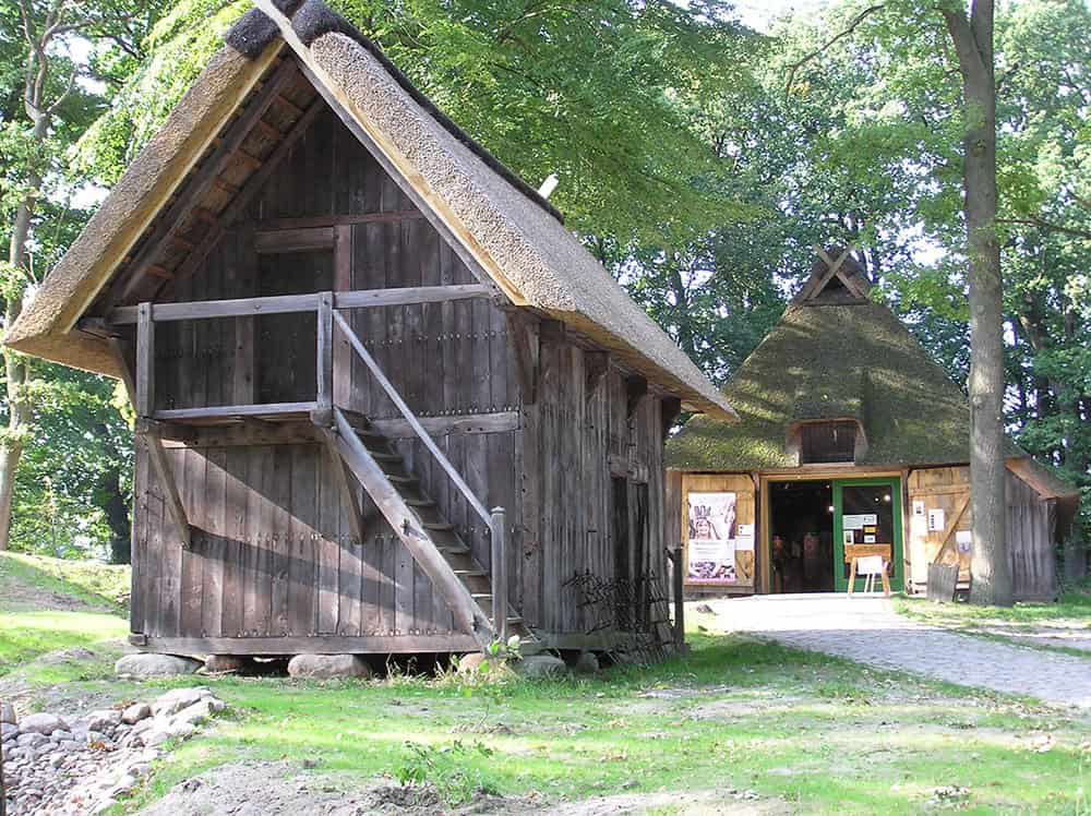 Selbstgebackene Kuchenspezialitäten aus Buchweizen in der Milchhalle in Wilsede