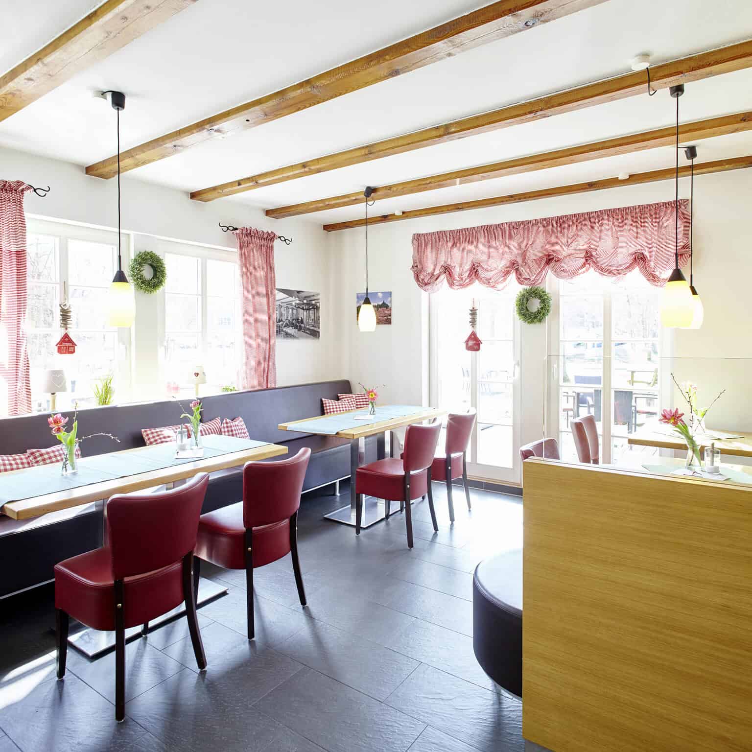 Café im Heide-ErlebnisZentrum in Undeloh | Foto: Christian Burmester Café im Heide-ErlebnisZentrum in Undeloh | Foto: Christian Burmester