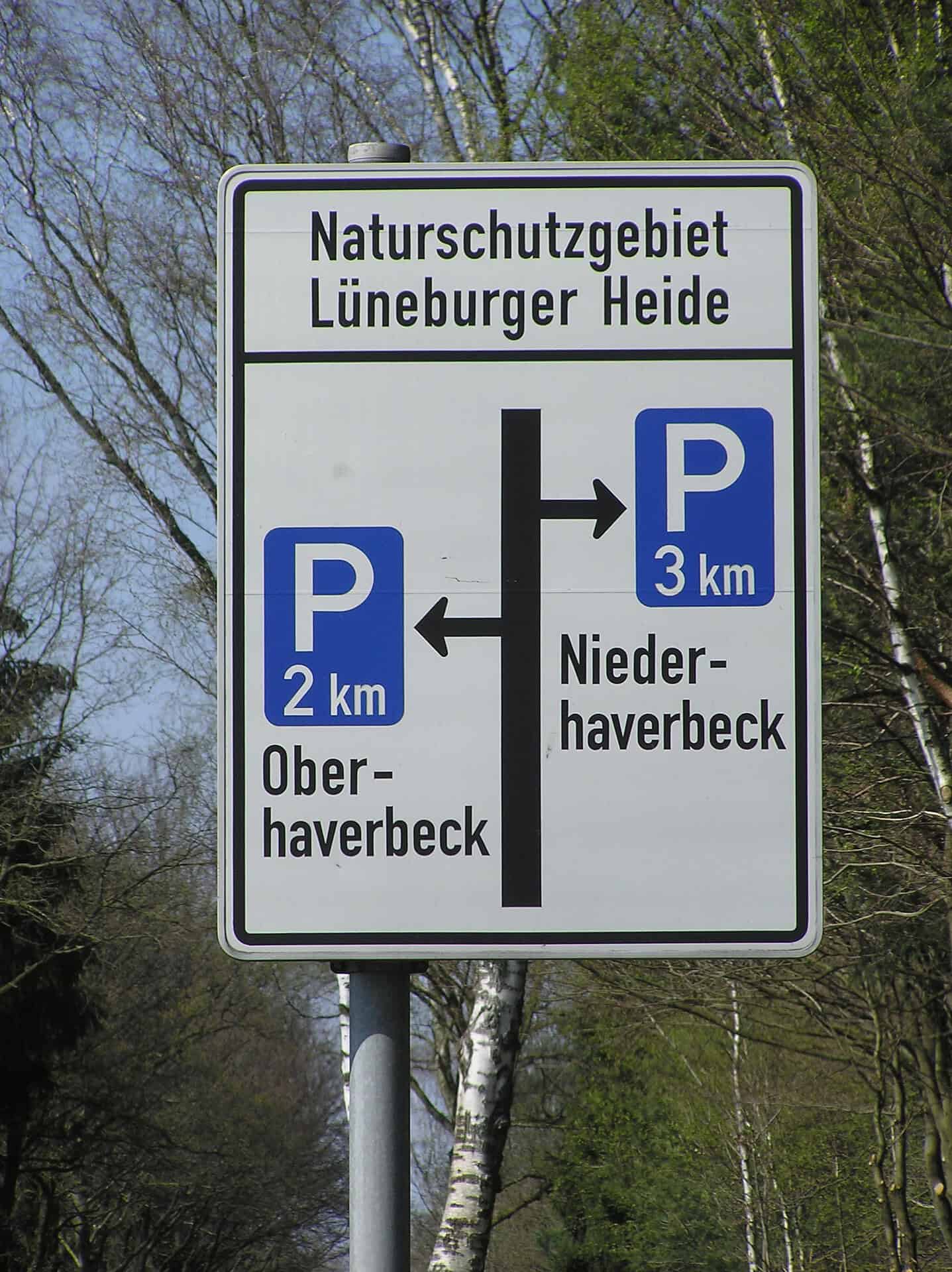 Wegweiser Parkplätze an der L211 Naturschutzgebiet Lüneburger Heide